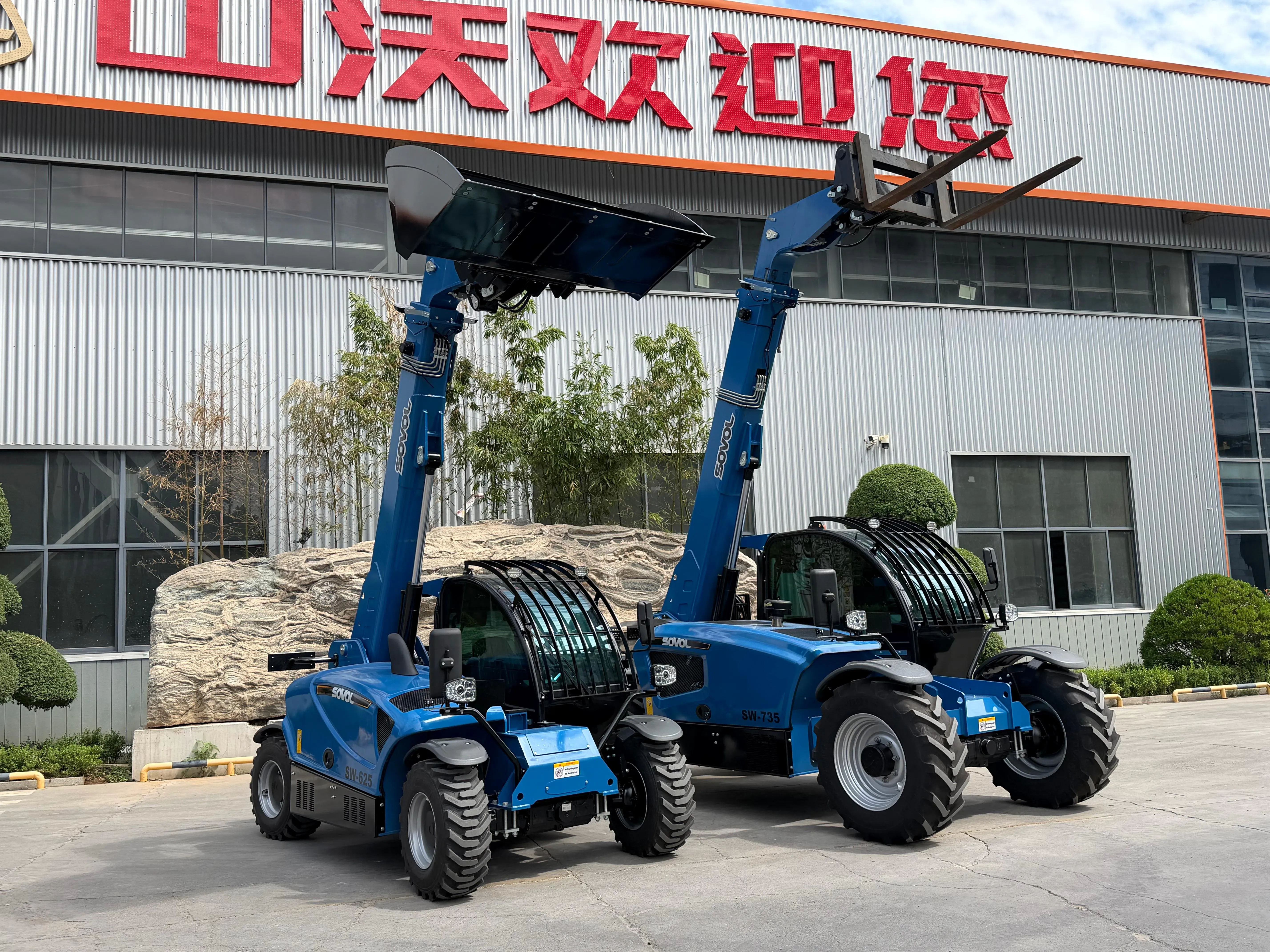 SOVOL SW625 and SW735 telehandlers prepared for a German dealer trial order.
