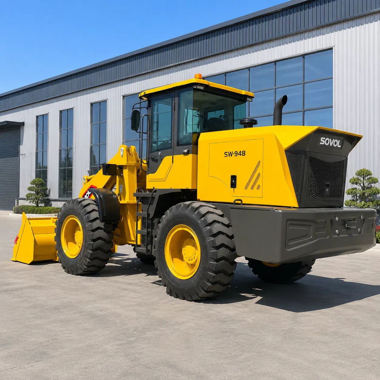 SOVOL SW948 2,5 tonluk tekerlekli yükleyicinin arka üç çeyrek görünümü, ağır hizmet şasisini, Weichai turbo motorunu ve yüksek kapasiteli yükleme tasarımını vurguluyor.